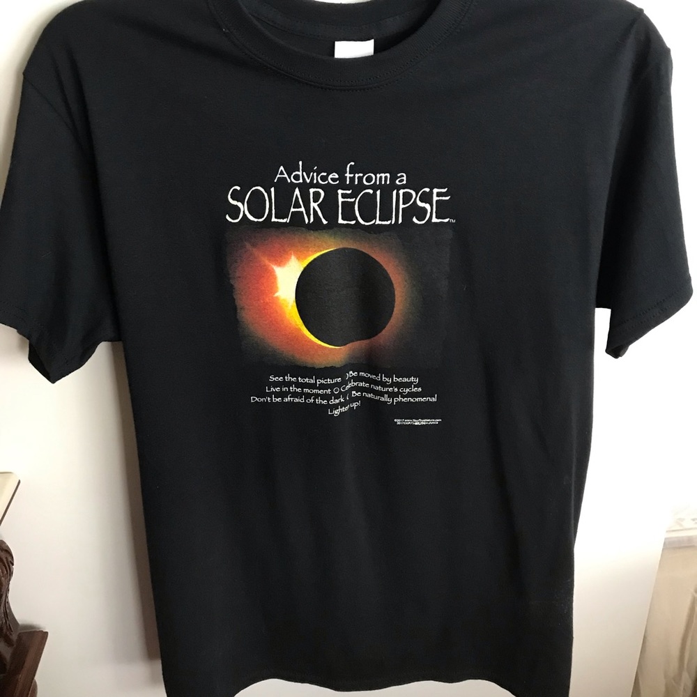 Gildan  Advice from a Solar Eclipse black T-shirt‎